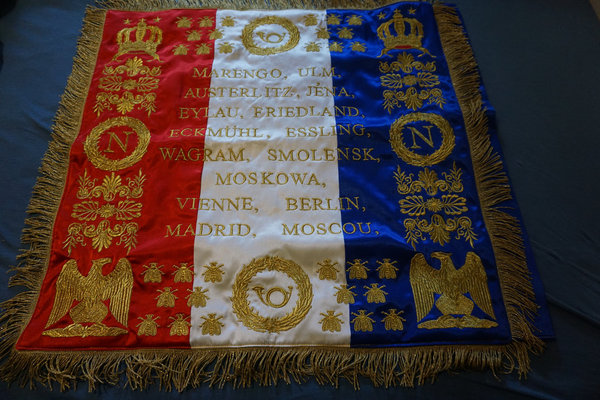 Drapeau des chasseurs à cheval de la garde impériale 1812.  brodé sur soie taille réelle.